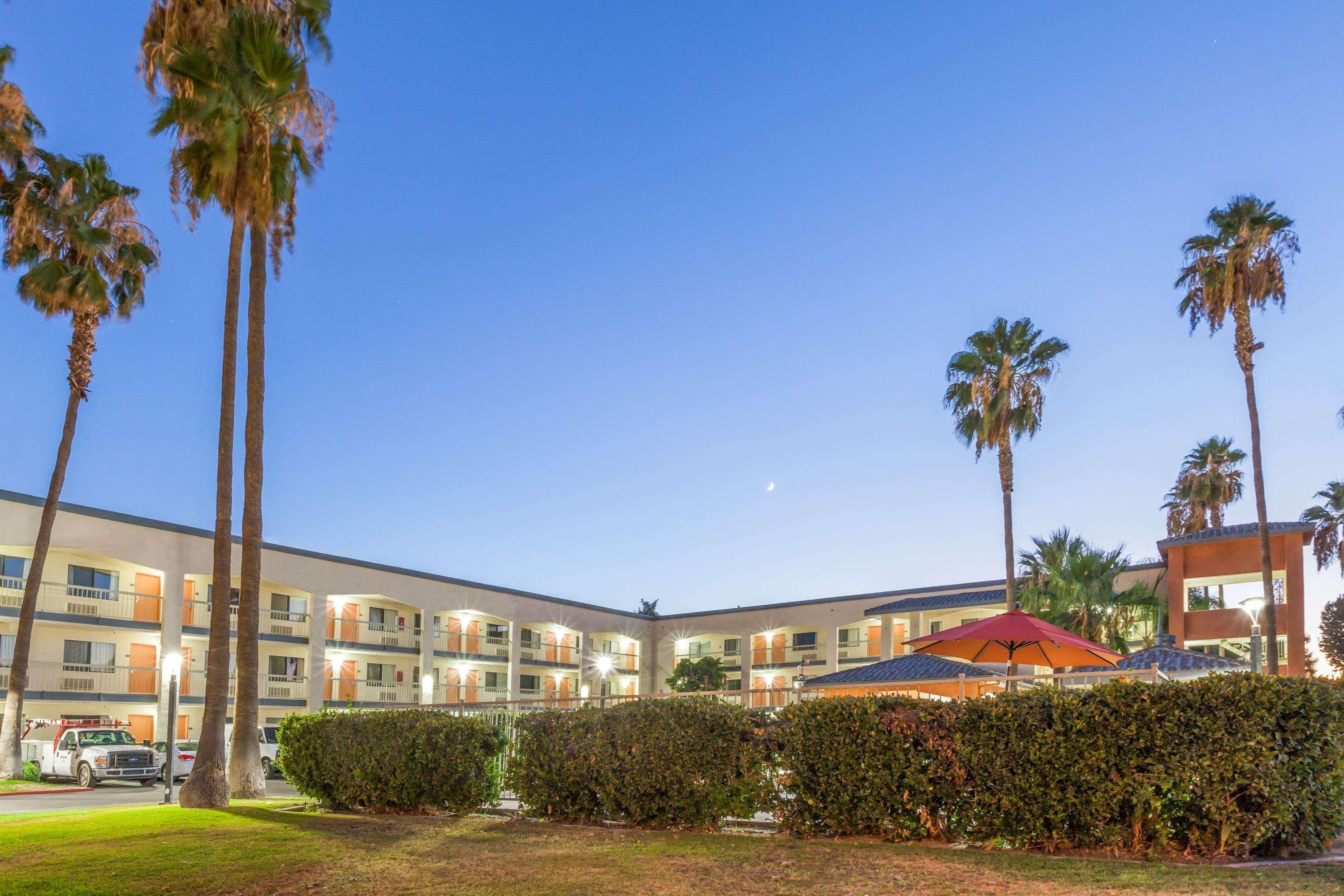 Super 8 By Wyndham Bakersfield/Central Exterior foto